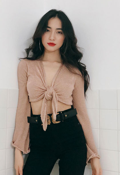 Hòa Minzy - Mẹ bỉm sữa sở hữu vẻ ngoài rạng rỡ như gái 18 5 hoa3